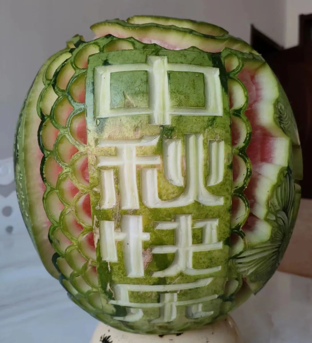 如此漂亮的西瓜雕刻,怎么舍得下口?