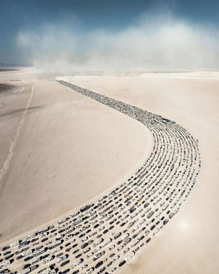 “来源”8万人集体逃离，火人节上演真实版“Mad Max”