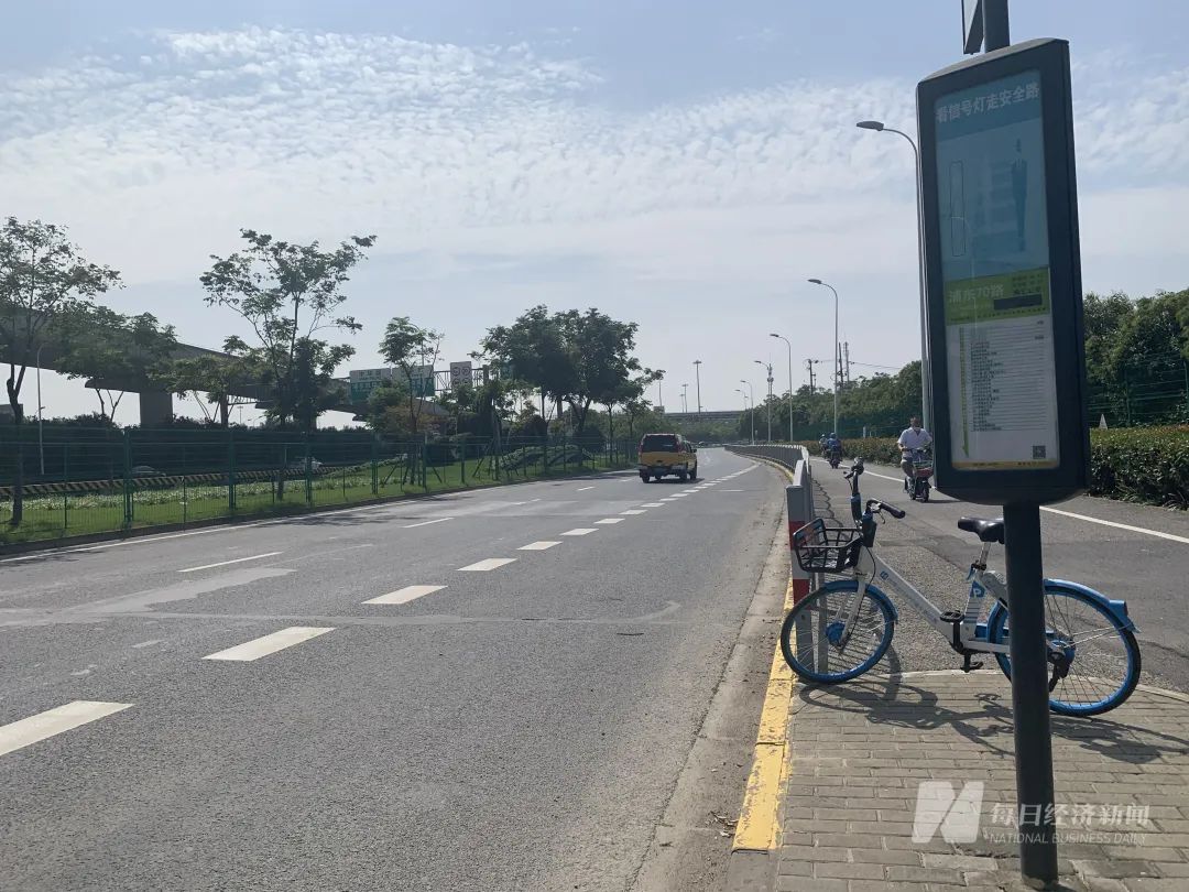 去往样貌标公交换乘点 每经记者 包晶晶 摄