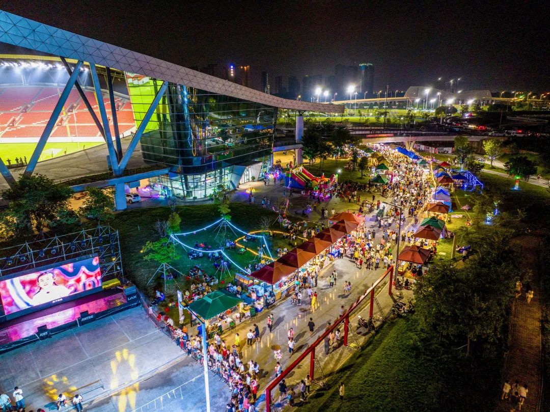 上两图:肇庆新区网红夜市.梁亮 摄