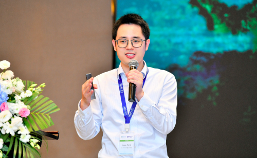 　　Benchmark中国总监杨松先生发表主题演讲