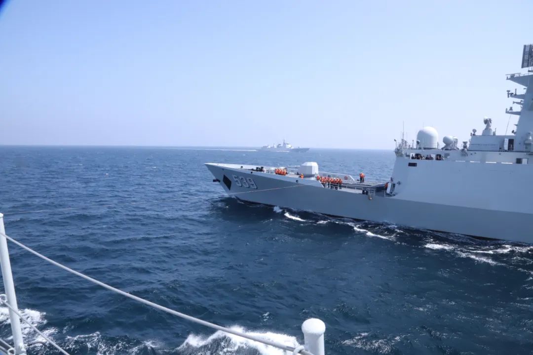 直击演训场,编队海上攻防特情不断|齐齐哈尔舰_新浪军事_新浪网