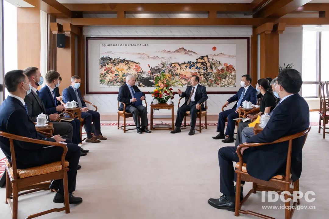 中联部部长刘建超会见即将离任的俄罗斯驻华大使杰尼索夫_新浪财经