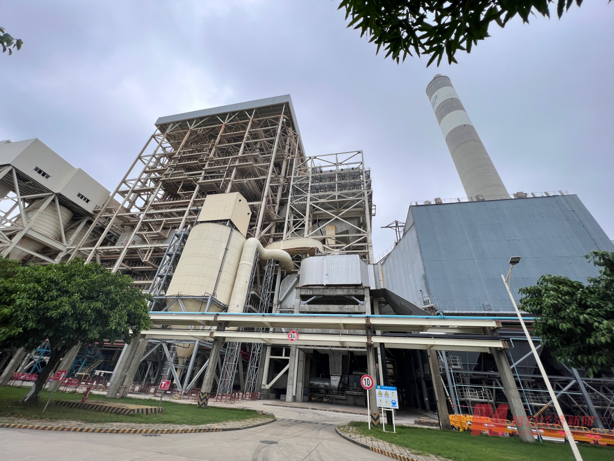 红海湾发电厂的火力发电机组 每经记者 王帆 摄