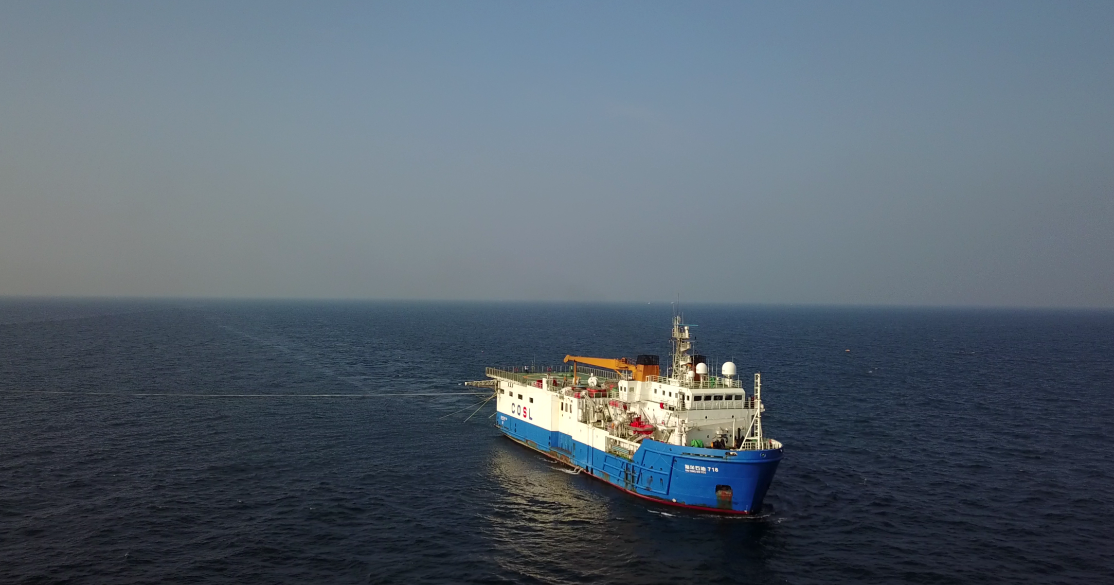 海洋石油718船在渤海进行地震勘探作业