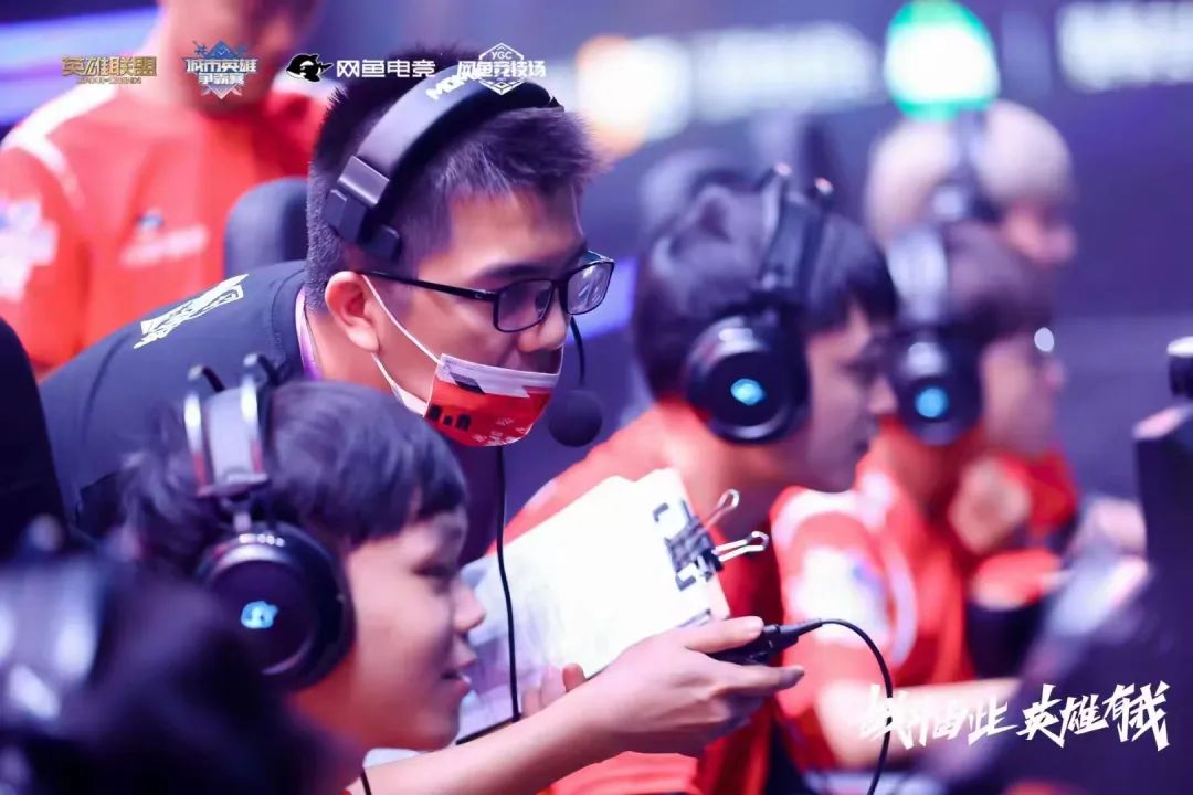 成为电竞裁判的第一步,爱玩游戏!|电竞_新浪财经_新浪网