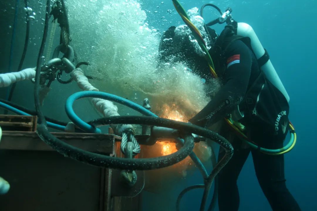 以16种绳结,体能测试及专业知识为主,水下主要开展水下切割,水下焊接