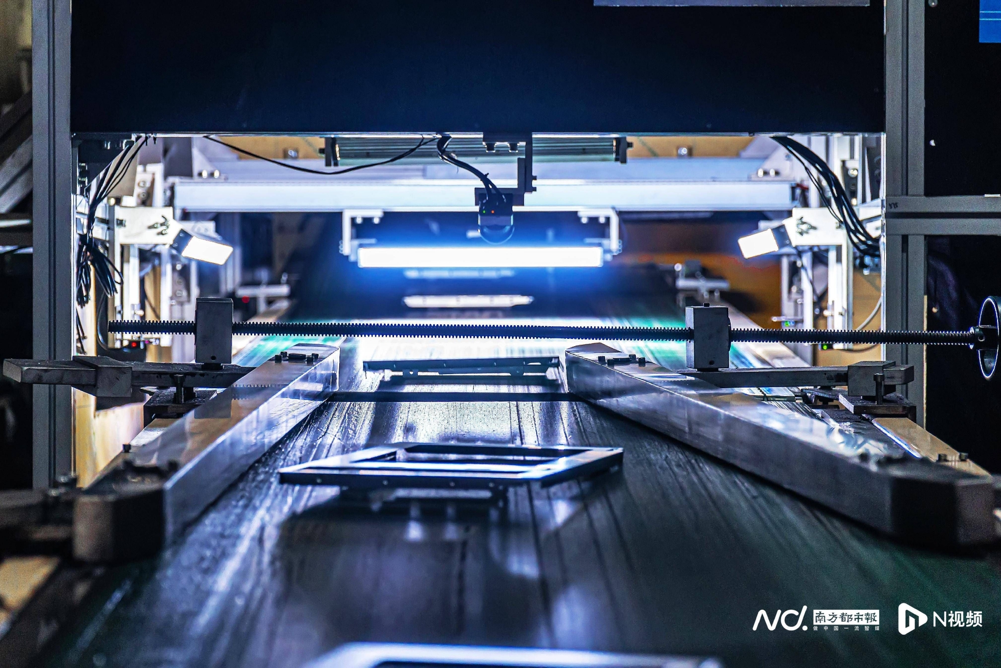 灯塔工厂·美的微波炉顺德工厂黑灯车间·注塑车间(图源:美的集团)