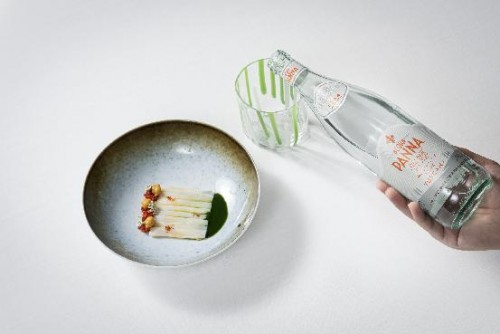 　　墨鱼搭配鹰嘴豆沙拉及手指柠檬