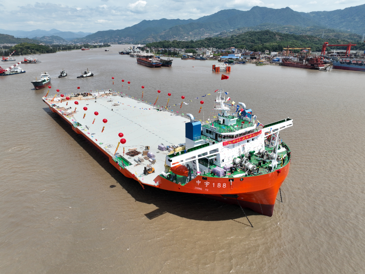 国内最大海洋大件运输船舶"中宇188"轮下水|海洋_新浪财经_新浪网