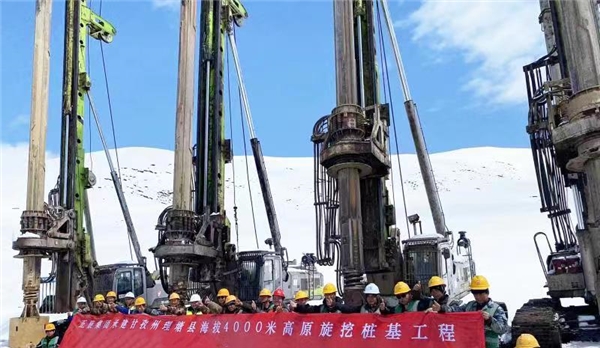 　　▲中联重科基础施工机械在海拔4000米以上高原施工
