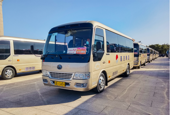 　　图 | 宇通T7服务全国两会