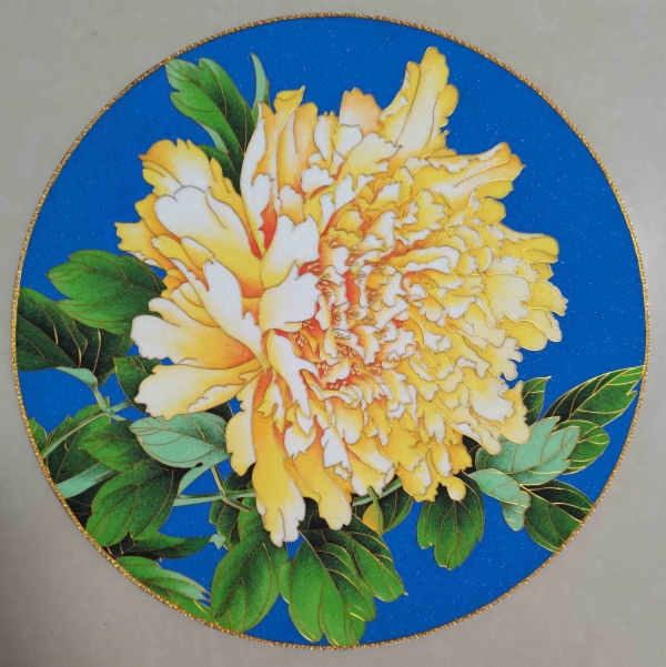 掐丝画作品.不同尺寸的作品,图案的复杂程度各异,花费的时间也不同.
