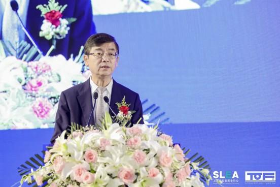 　　▲中国药学会副理事长曲凤宏为论坛致辞