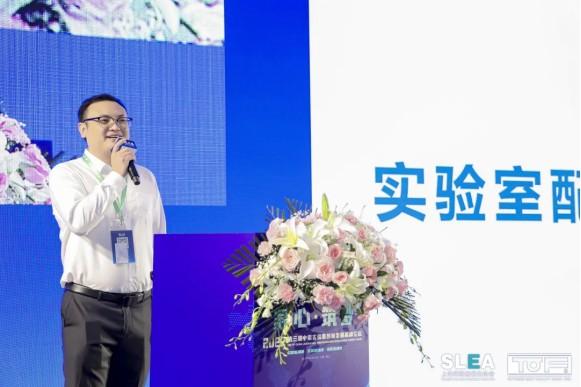 　　▲浙江科恩实验设备有限公司董事张弦作《实验室配套产品的应用》专题报告