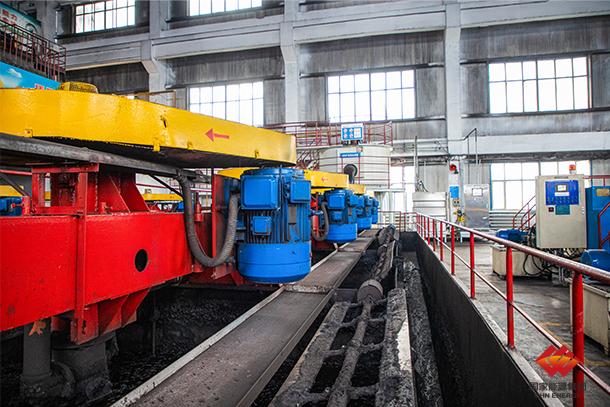 图为洗煤厂浮选设备.