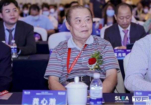 　　▲中共中央宣传部原常务副部长龚心瀚为论坛宣布开幕仪式
