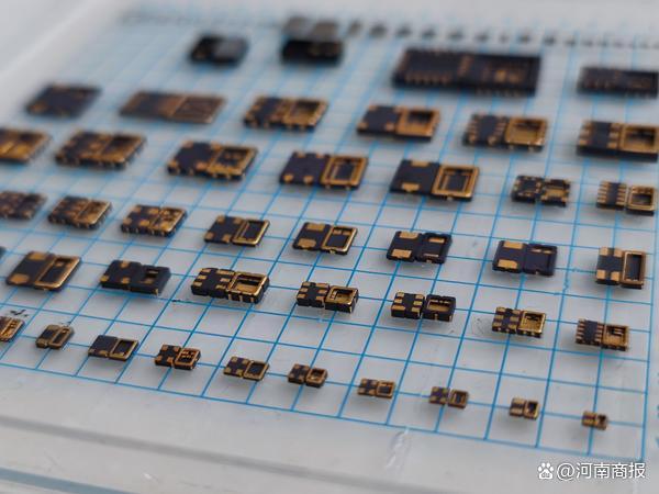 图说:瓷金科技公司生产的大小不一的陶瓷封装基座