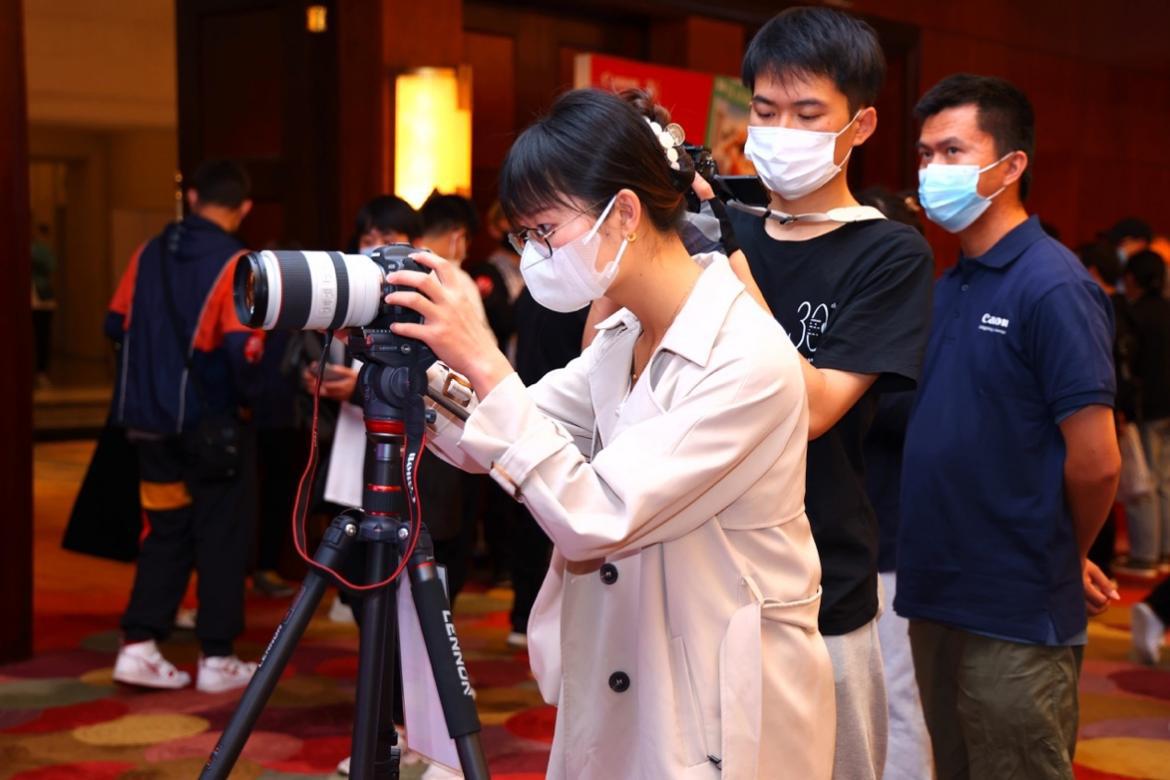 　　图6 学员在Vlog视频体验区体验拍摄