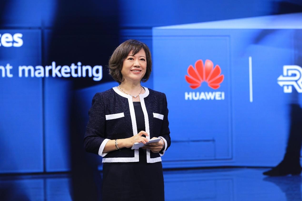 　　华为云全球Marketing与销售服务总裁石冀琳