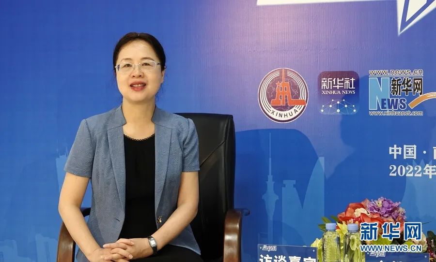 梧州市市长钟畅姿做客新华访谈.新华网 刘君 摄