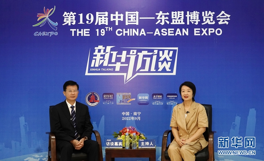 来宾市委书记何朝建做客新华访谈.新华网刘君摄