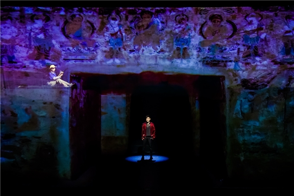 　　胡俊铭、秦荣、曹娜、顾轩畅演出情景歌剧《如戏如梦》