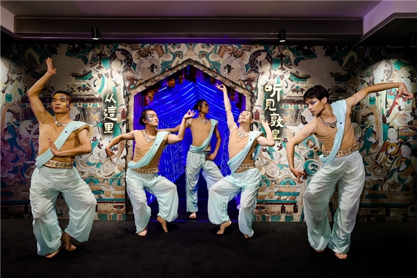 　　敦煌壁画复原乐器展开幕仪式