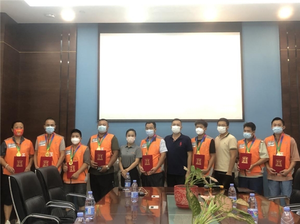 　　图为活动现场合影