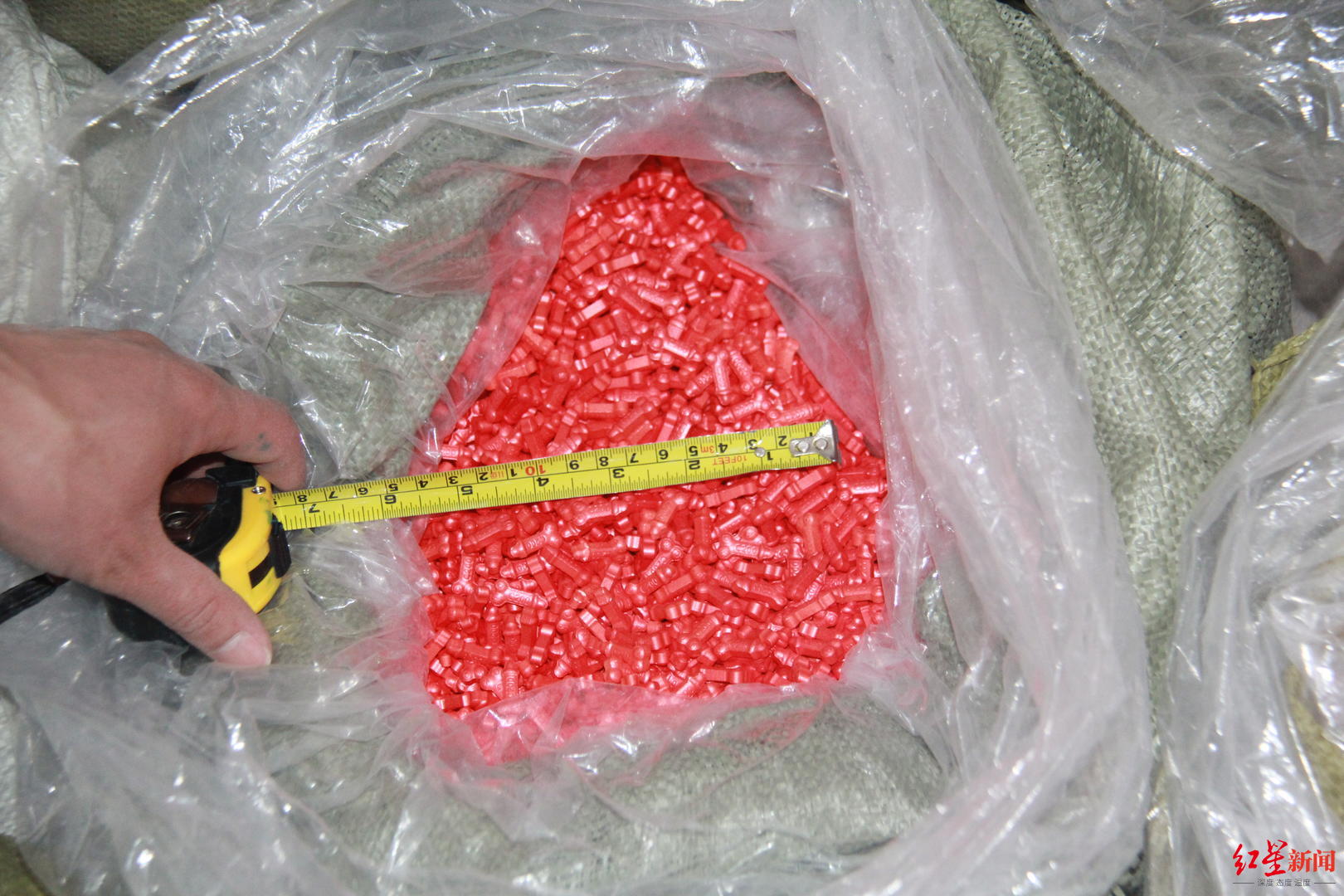 查处的假"伟哥".自贡警方供图