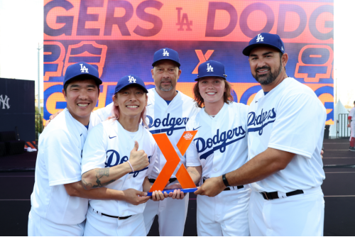 　　HRDX首尔站冠军道奇队合影