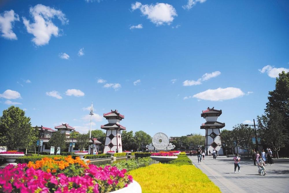 图为蓝天白云下的赵苑公园一景|邯郸市_新浪财经_新浪网