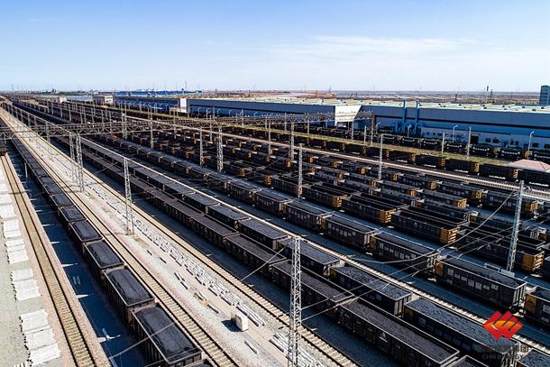 图为繁忙黄骅港站站场