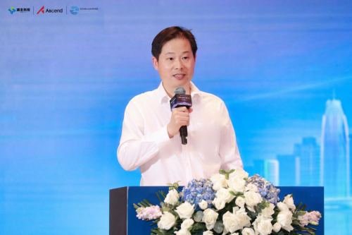 　　武汉市科技局副局长胡军发表致辞