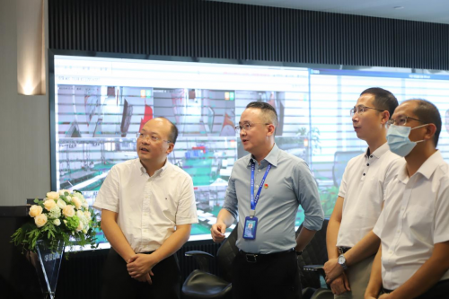 　　农投嘉诚首席战略官沈主春向考察团介绍企业情况