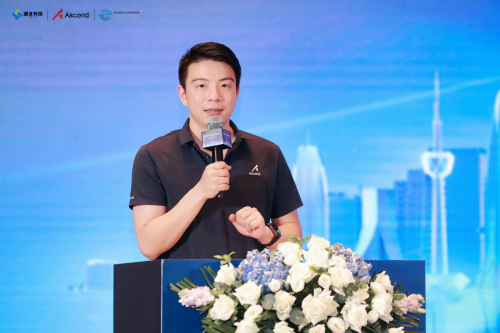 　　华为湖北产业发展部部长柳俊逸发表致辞
