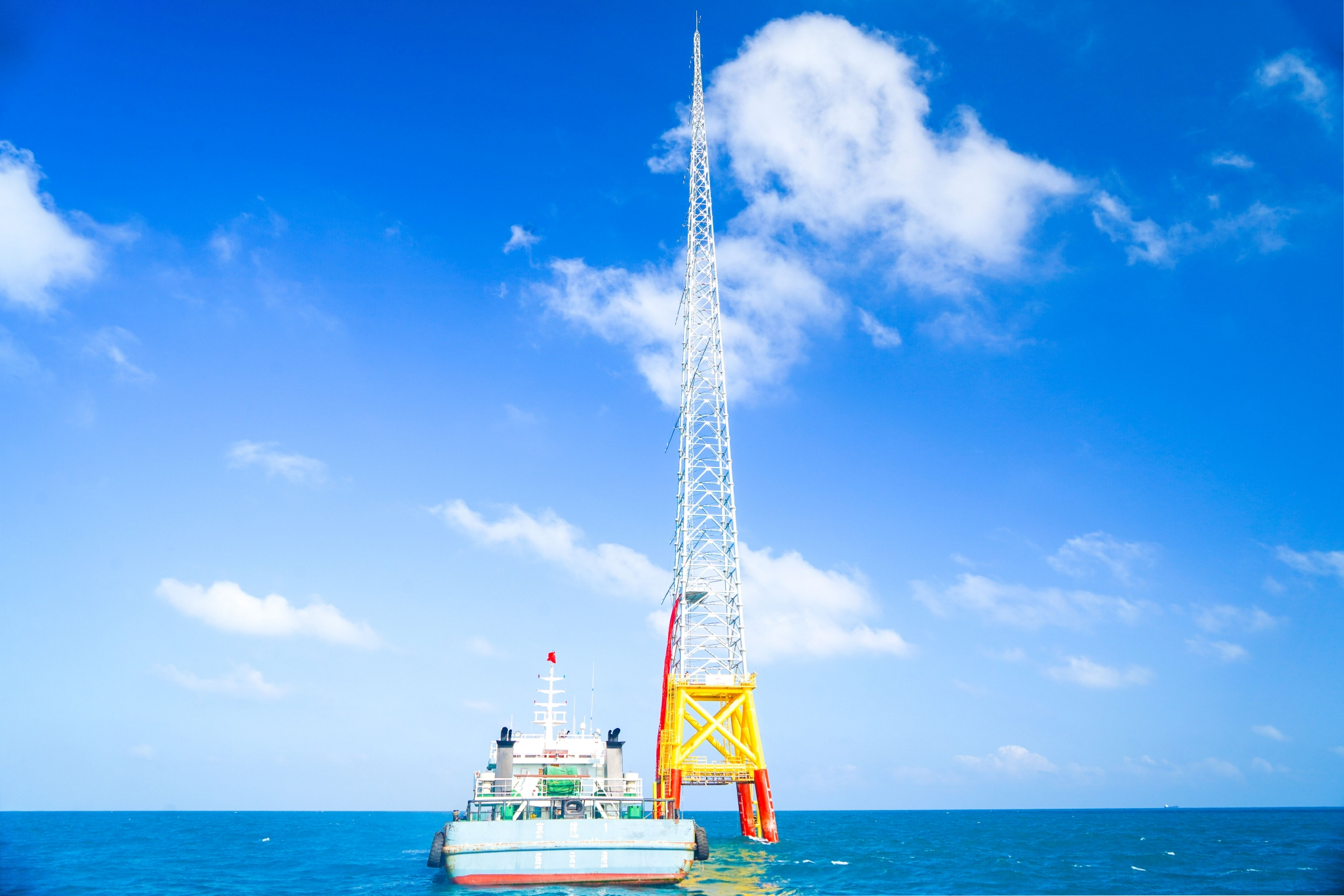 施工难度最高的华电阳江青洲三海上风电测风塔项目