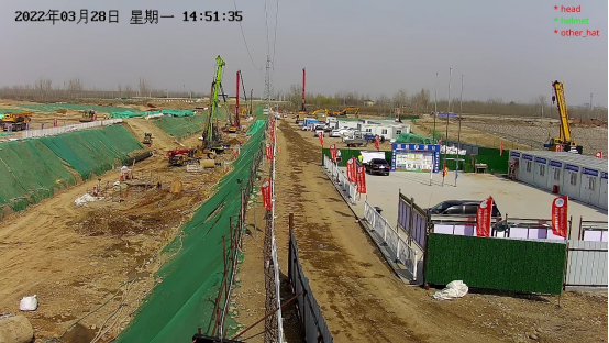 　　现场实景：识别对象距摄像头较远