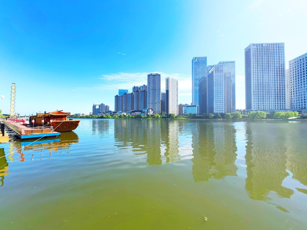 通州区运河奥体公园2号码头,游船停靠.
