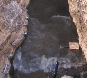 美国死亡谷的魔鬼洞出现“沙漠海啸”。