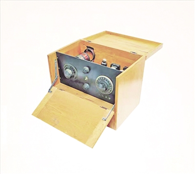 人民通信兵从缴获的半部无线电台起家,在战火中迅速成长壮大,成为我军