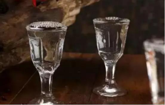 喝完酒后总会感到饿，我们怎么做才是正确的选择？建议了解一下休闲区蓝鸢梦想 - Www.slyday.coM