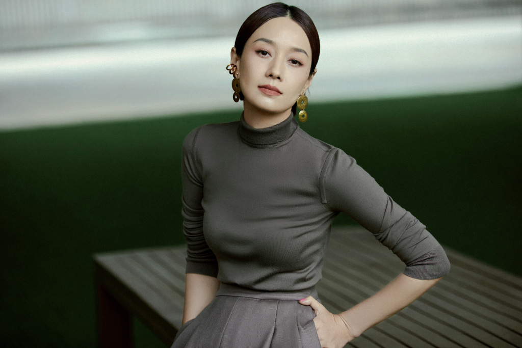 马伊琍出席maxmara品牌活动 灰色系造型优雅与现代并存_高清图集_新浪