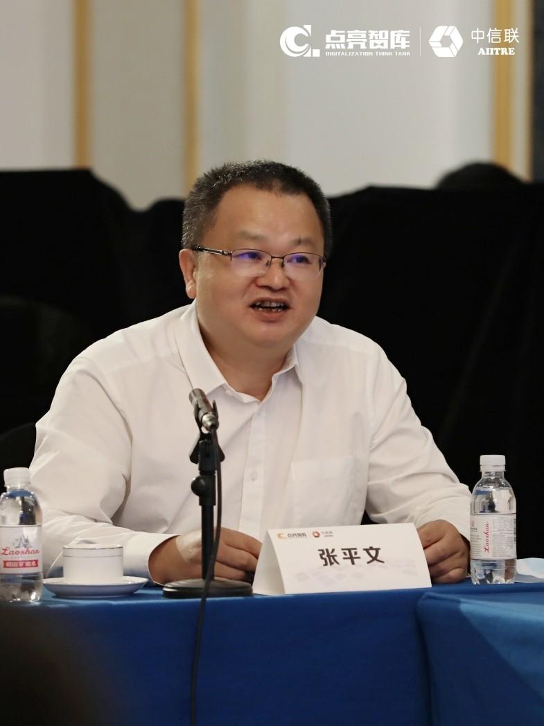 　　百问顾问组组长、中国科学院院士、北京大学副校长 张平文