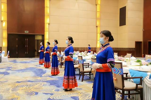 　　2022年9月《荔兴南国》系列餐瓷亮相第19届“中国-东盟博览会”欢迎宴会
