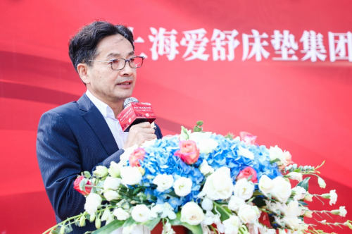 　　(上海家具协会会长高伟致辞图)