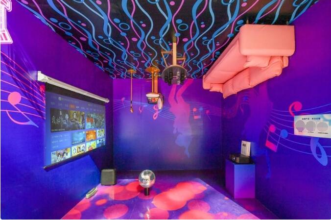 　　“唱的痛快”K歌场景