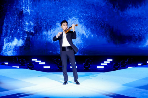 　　小提琴演奏家陈曦现场演出