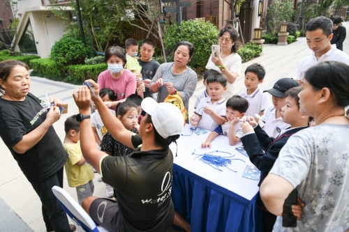 　　“帆船绳结制作”现场教学
