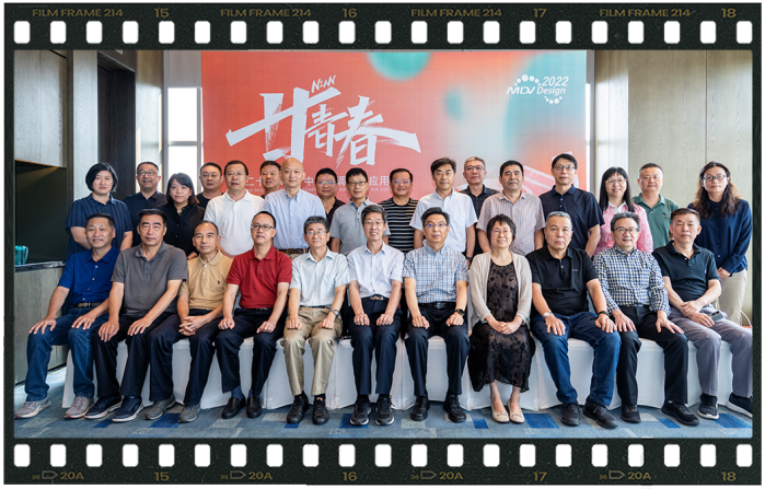　　图：终审会现场评审专家团合影